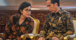 Presiden Joko Widodo bersama Menteri Keuangan Sri Mulyani