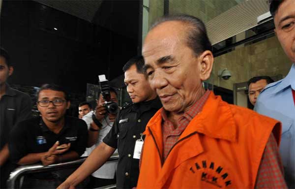 Dapat dari Jokowi, mantan Gubernur Riau Annas Maamun kini keluar dari lapas