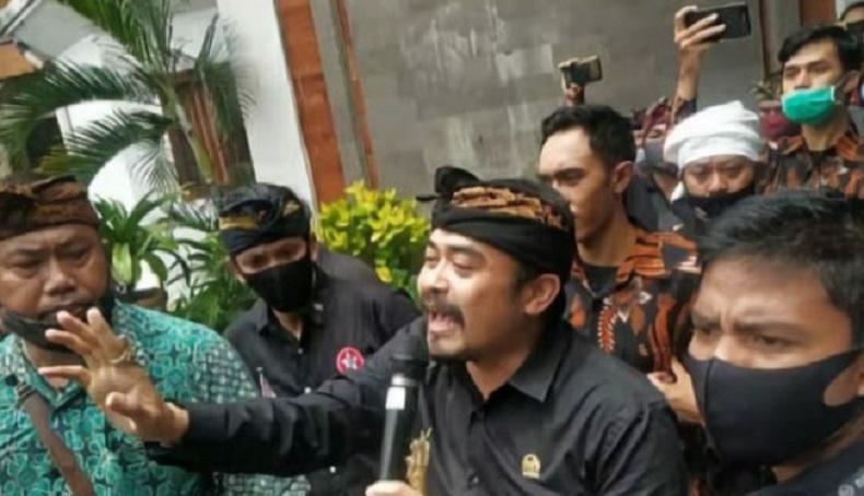 Anggota DPD Arya Wedakarna