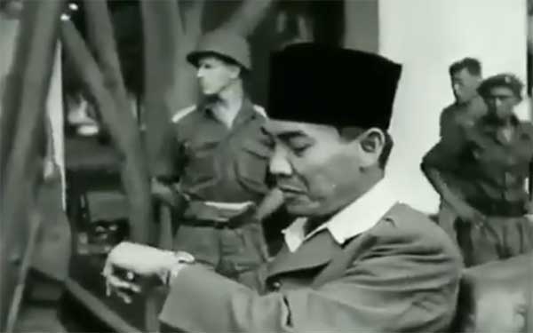 Soekarno ditahan Belanda