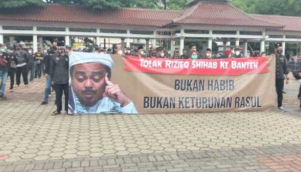 Demo penolakan kedatangan Habib Rizieq Shihab ke Banten oleh Banser dan GP Ansor NU.