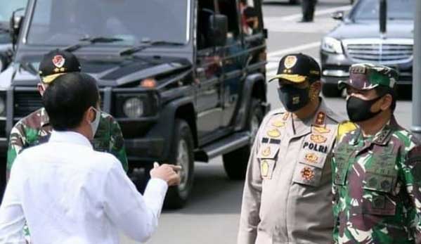 Presiden Joko Widodo bersama Petinggi TNI dan Polri.