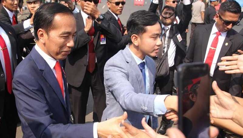 Gibran Rakabuming Raka dan Joko Widodo.