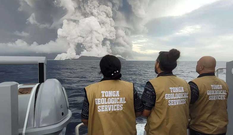 Ilmuwan Ungkap Letusan Gunung Berapi Bawah Laut Tonga Picu Gelombang Aneh di Atmosfer