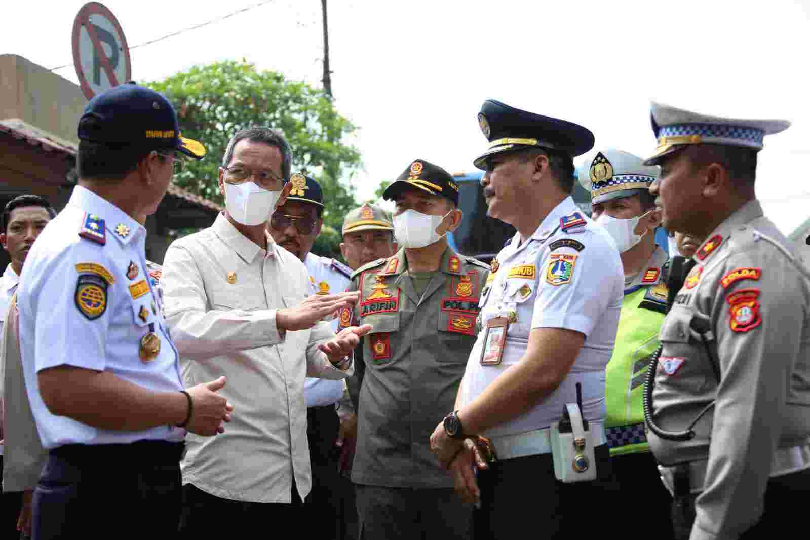 Pj. Gubernur DKI Jakarta Heru Budi Hartono Meninjau Terminal Kalideres, Jakarta Barat, Kamis (20/04)