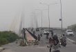 Tiang Jembatan Siak IV di Kota Pekanbaru 'hilang' akibat tebalnya kabut asap yang menyelimuti kota. (Foto: Riau Pos)